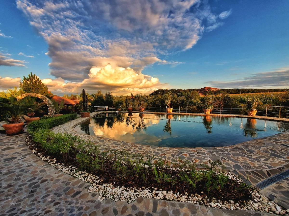Country Spa Retreat Snagov Εξωτερικό φωτογραφία The "Blue Lake"