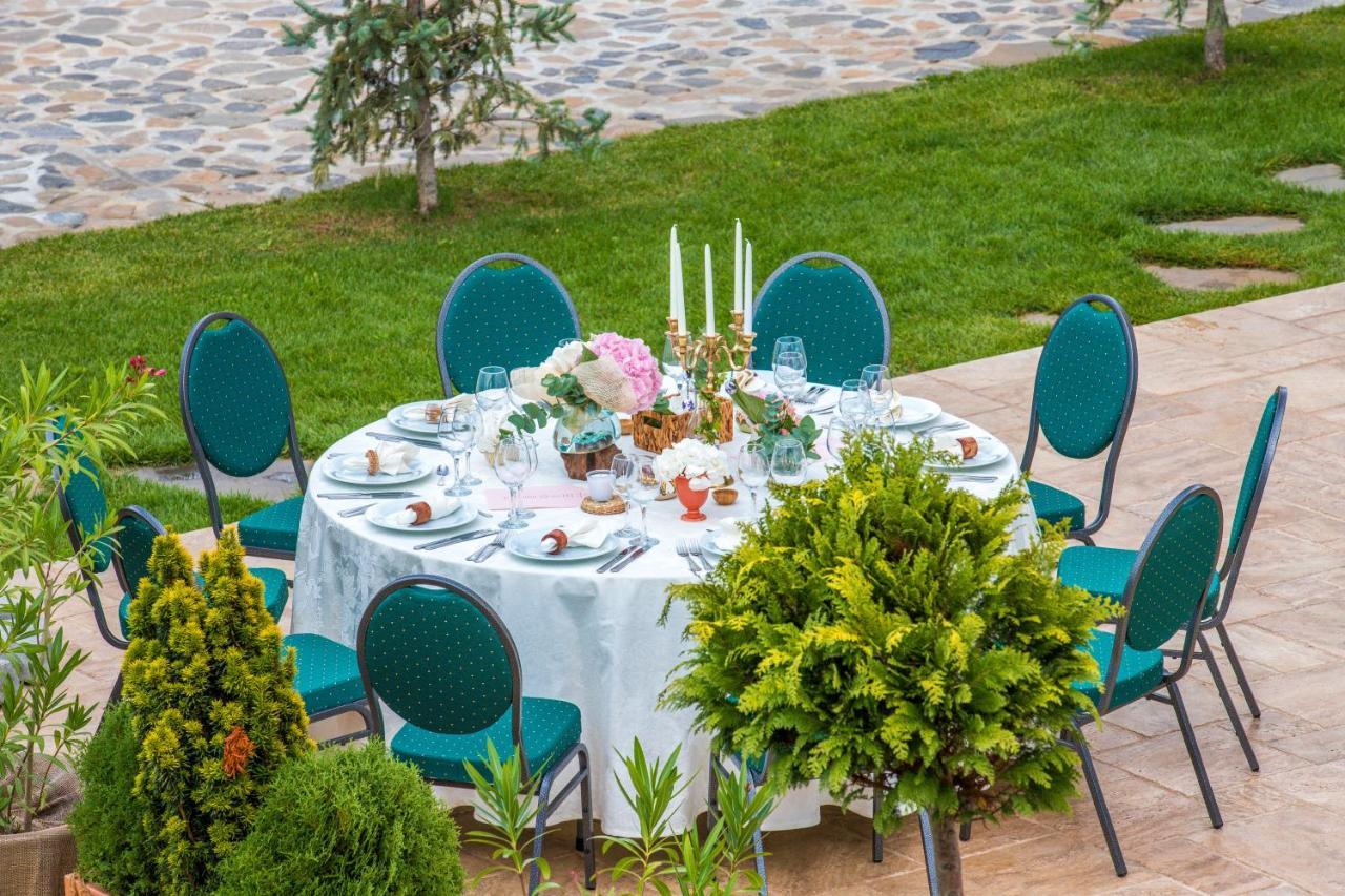 Country Spa Retreat Snagov Εξωτερικό φωτογραφία A table set for a wedding reception